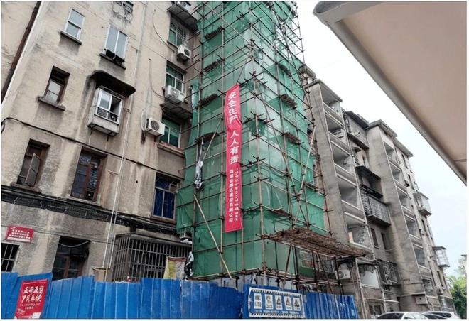 头蛇尾”真是“汝之蜜糖吾之砒霜”！九游会·j9网站老小区加装电梯“虎(图2)